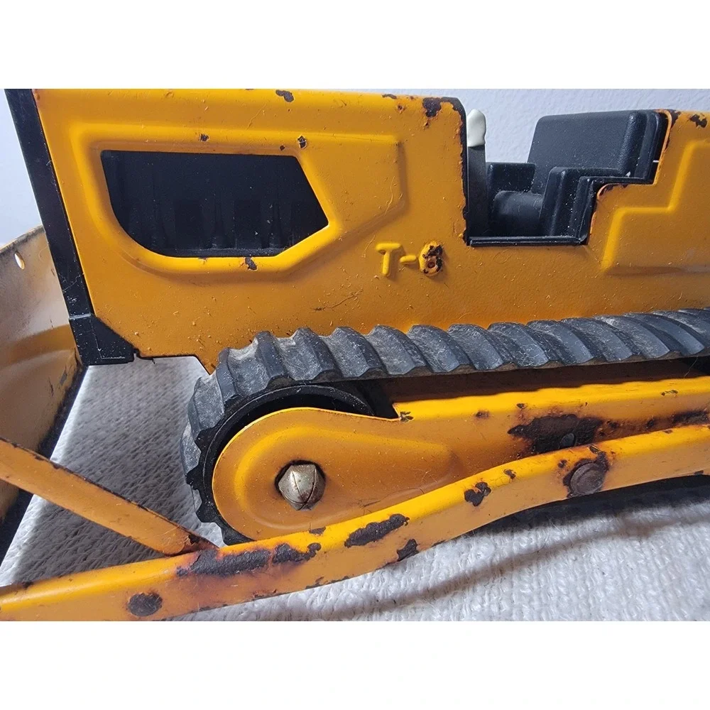 Vintage Tonka T-6 Bulldozer Pressed Steel Crawler Yellow Tractor Rubber Track